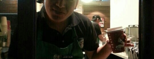 Starbucks is one of สถานที่ที่ ElReem ถูกใจ.