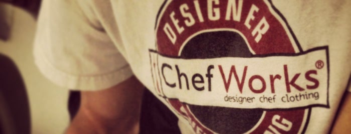 Chef Works Canada Inc. is one of TorontoDrinksWeekly 님이 저장한 장소.