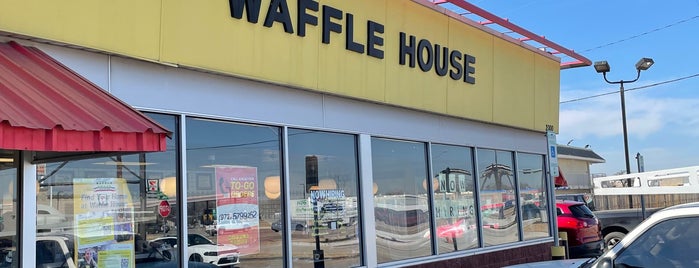 Waffle House is one of The 13 Best Places for Hash Browns in Dallas.