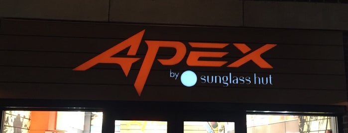 APEX de Sunglass Hut is one of Disney Springs.