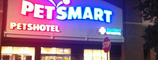 PetSmart is one of สถานที่ที่ Kate ถูกใจ.