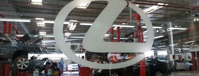 Lexus Service Center is one of Alia'nın Beğendiği Mekanlar.