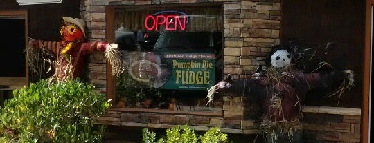 Three Sisters Fudge is one of สถานที่ที่ Adan ถูกใจ.