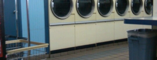 Yo-Yo Coin Laundry is one of Lugares favoritos de Kurtis.