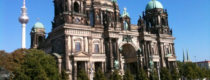 Catedral de Berlín is one of Berlin.