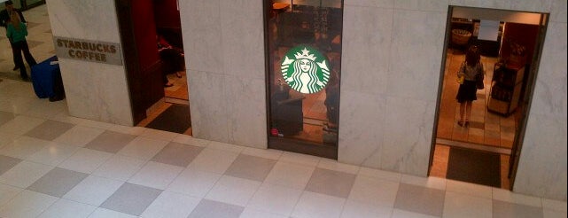 Starbucks is one of Chicago hangouts.