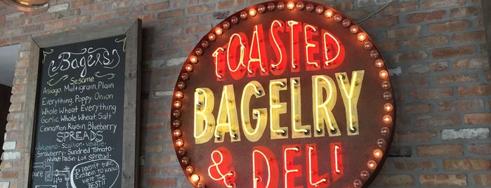 Toasted Bagelry & Deli is one of Locais curtidos por 💫Coco.