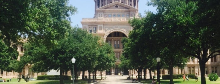 Texas State Capitol is one of สถานที่ที่ Jacobo ถูกใจ.