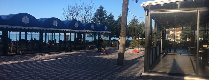 DEMLİZADE Cafe - Bistro is one of สถานที่ที่ Beray ถูกใจ.