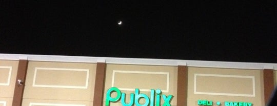 Publix is one of สถานที่ที่ Chester ถูกใจ.