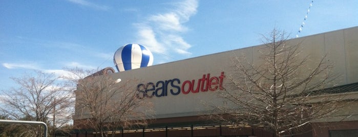 Sears Outlet - Closed is one of Locais curtidos por Phillip.