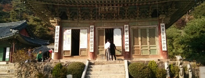 Jeondeungsa is one of Buddhist temples in Gyeonggi.