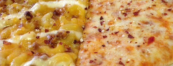 Vinnie's Pizzeria is one of Vegan Slice.