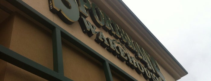 Sportsman's Warehouse is one of Lieux qui ont plu à Mikee.