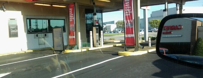 Bank of America ATM (Drive-thru) is one of สถานที่ที่ 🏐🤼🏾‍♀️🤼🏾‍♂️Kay🏐🤼🏾‍♀️🤼🏾‍♂️ ถูกใจ.