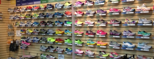 Raleigh Running Outfitters is one of Lieux qui ont plu à Jon.