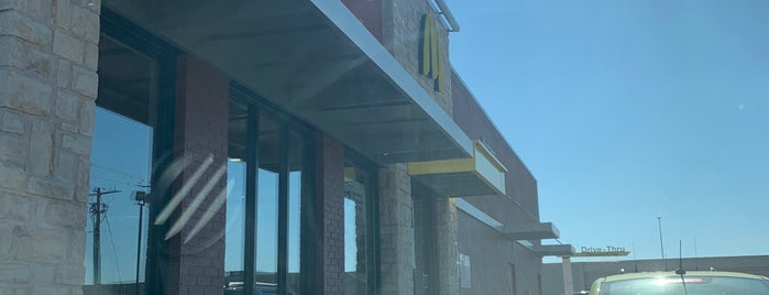 McDonald's is one of Orte, die Chad gefallen.