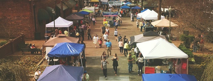 Saturday Farmers Market on The River is one of Tempat yang Disimpan Layla.