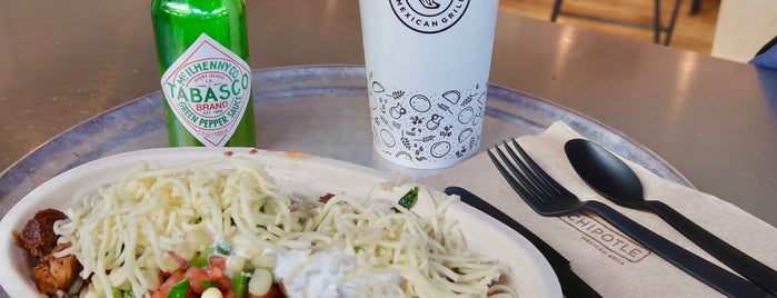 Chipotle Mexican Grill is one of Lunch Downtown.