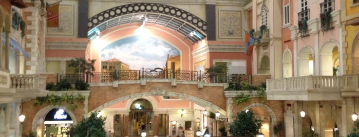Mercato Mall is one of Lugares favoritos de Ale.