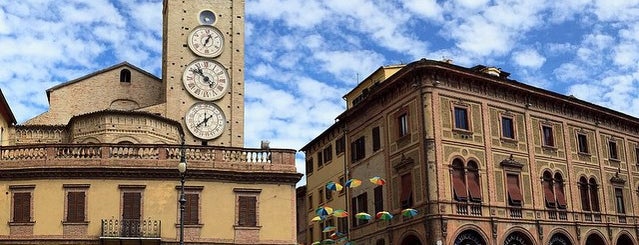 Piazza della Libertà is one of Tempat yang Disukai Sezen.