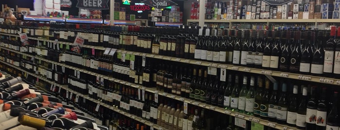 Spec's Wines, Spirits & Finer Foods is one of Gregory : понравившиеся места.