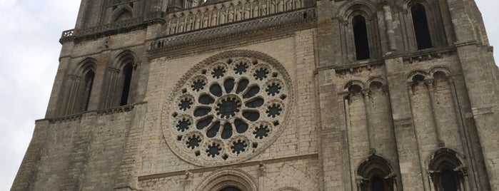 Cathédrale Notre-Dame de Chartres is one of Jas' favorite urban sites.