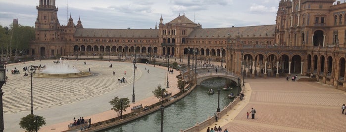 Plaza de España is one of Jas' favorite urban sites.