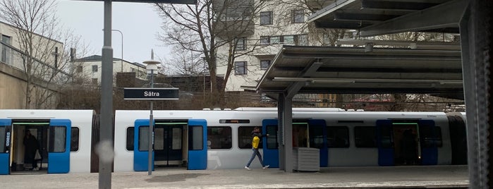 Sätra T-bana is one of Stockholm T-Bana (Tunnelbana/Metro/U-Bahn).