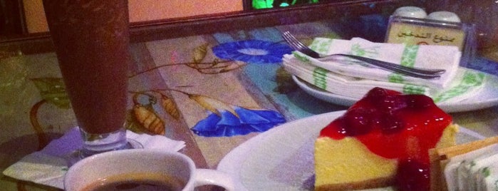 Papaya Cafe & Restaurant is one of Lugares favoritos de Anwar.