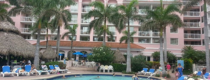 Palm Beach Shores Resort and Vacation Villas is one of Tempat yang Disukai Thurgood.