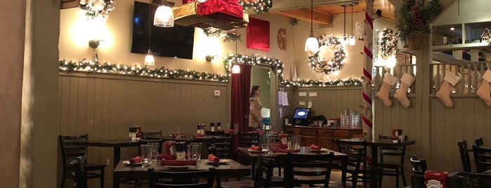Greenhouse Café & Tavern is one of Lugares favoritos de Jon.