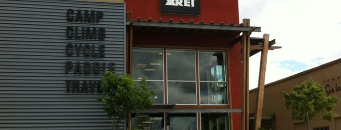 REI is one of Tyler'in Beğendiği Mekanlar.