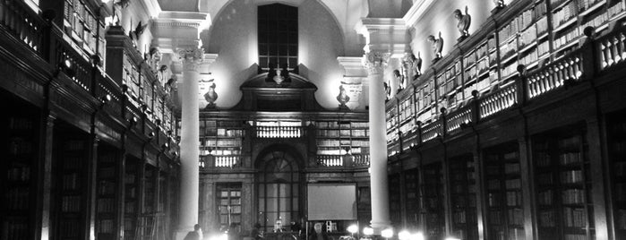 Biblioteca Universitaria is one of Locais salvos de Kimmie.