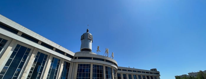 Tianjin Railway Station is one of Tempat yang Disukai Bibishi.