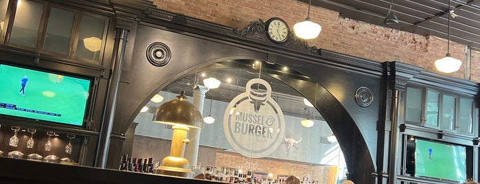 Mussel & Burger Bar is one of Locais curtidos por Martin.