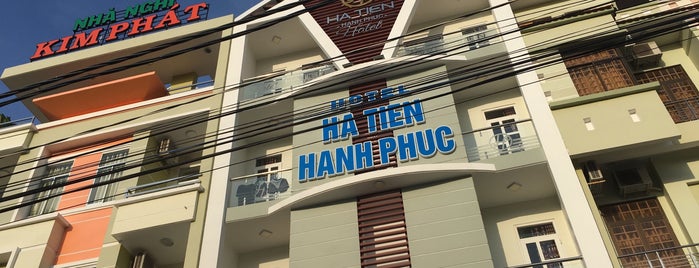 Hanh Phuc (Happy Hotel) is one of สถานที่ที่ Alexandra ถูกใจ.