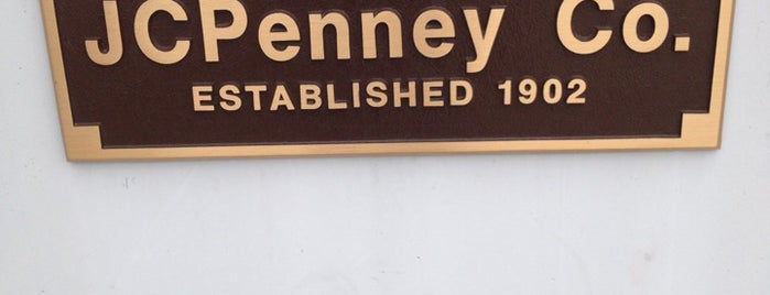 JCPenney is one of Orte, die Michelle gefallen.