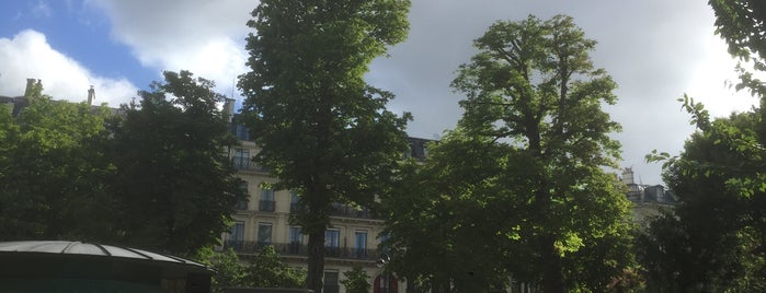 Marché Aux Timbres is one of Paris.