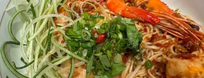 Le Shrimp Noodle Bar @ Pavilion Damansara Heights is one of KL Japanese Restaurants.