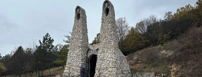 Boldogasszony kápolna is one of Budai hegység/Pilis.