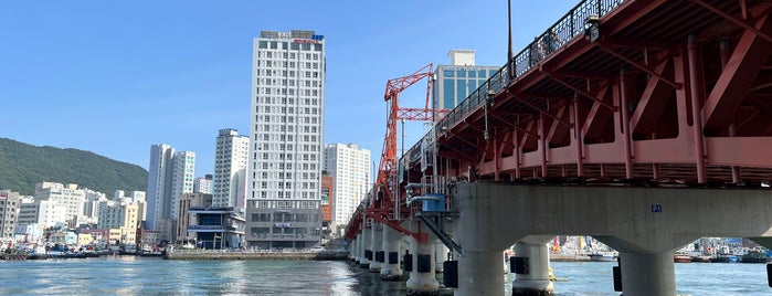 Yeongdodaegyo Bridge is one of 플레이스.