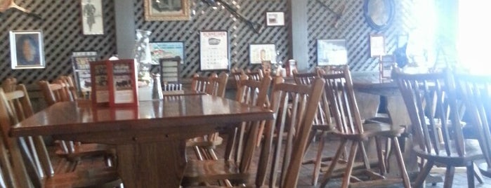 Cracker Barrel Old Country Store is one of Lugares favoritos de Christina.