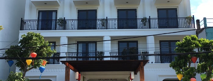Uptown Hotel is one of mariza: сохраненные места.