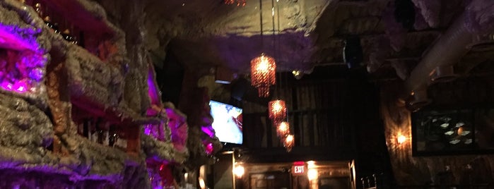 Lounge Bar Cave is one of NYC drink.