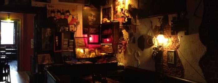 The Beatles Cafe is one of Lieux qui ont plu à daldaki maymun.