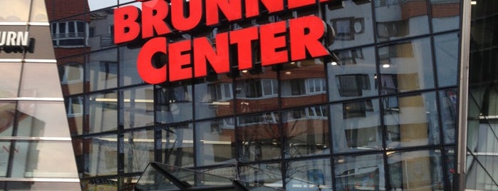 Gesundbrunnen Center is one of สถานที่ที่ Valentin ถูกใจ.