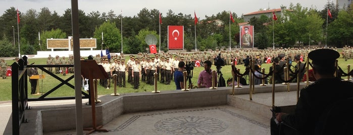 MEBS Okullar ve Eğitim Merkez Komutanlığı is one of Gidilecek yerler.