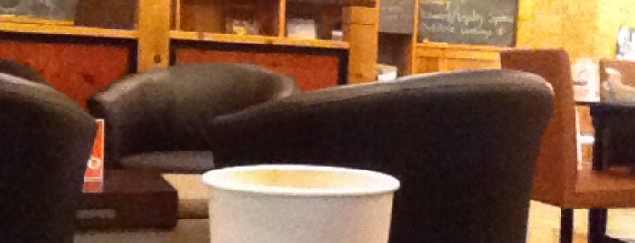 Cafeccino is one of สถานที่ที่ Phoenix ถูกใจ.