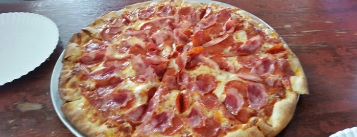 Panjo's Pizza is one of Lugares favoritos de Robert.